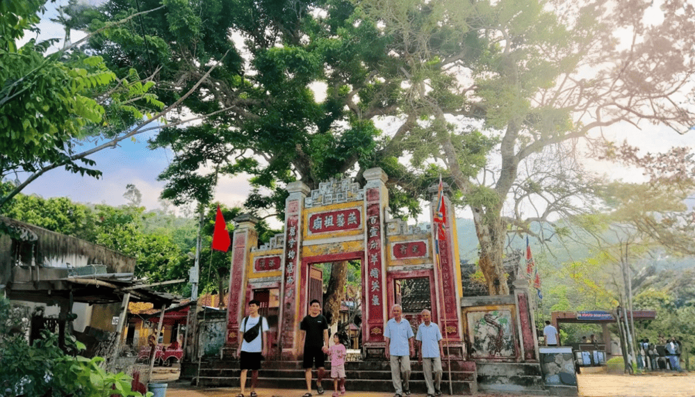 The Bird Nest Ancestors Temple reflects the local people’s deep cultural traditions and respect for their heritage
